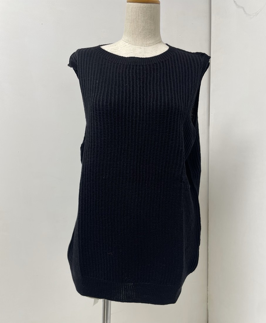 ファブリックスのベスト（洗えるウール100％）