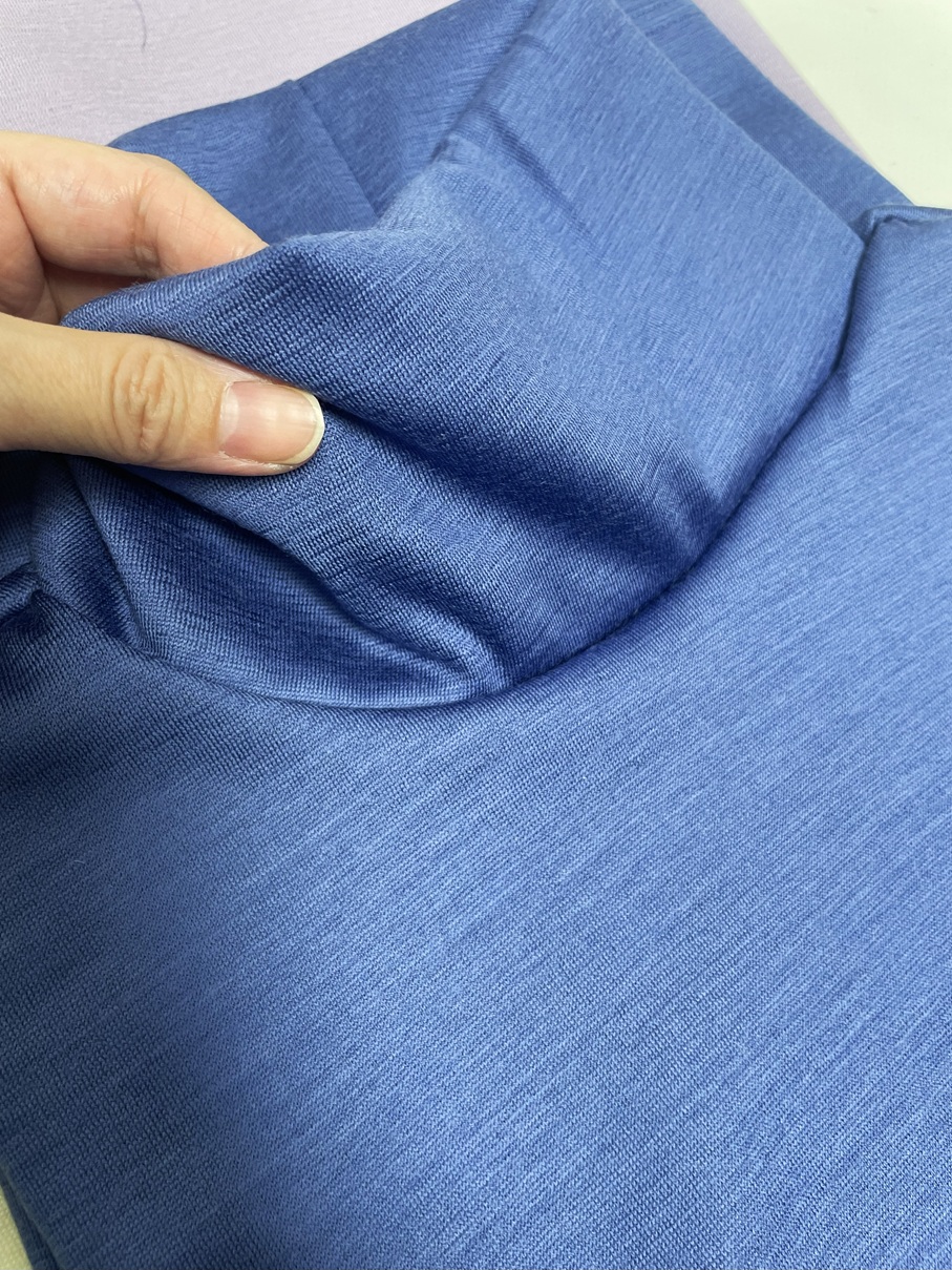 ファブリックスのウール１００％天竺ニット　タートルネック