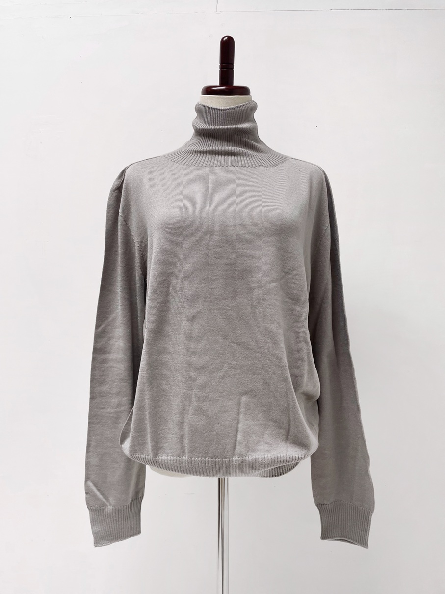 ファブリックスのタートルネックセーター